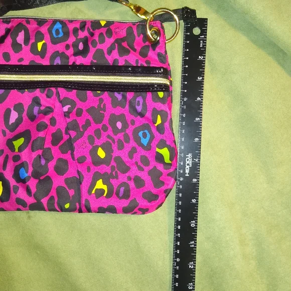 Betsey Johnson Crossbody Bag Fuscha Leopard Print NWOT Lots Of Storage Hot Pink - Picture 10 of 11